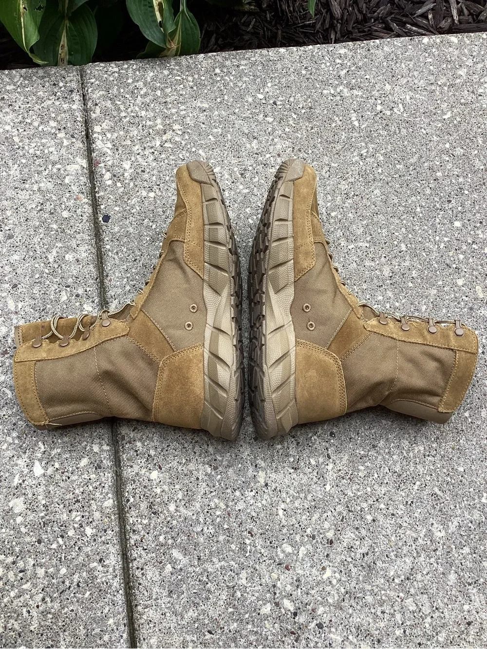 Oakley Light Assault 2 Coyote Tactical Military Combat Boots 11188-86W Size 8.5